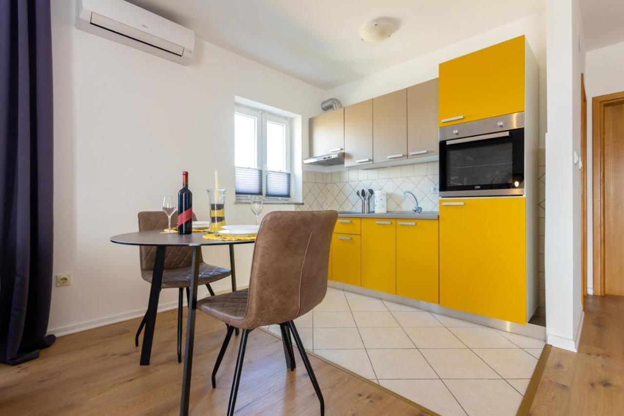 Apartment Demo Malinska Eksteriør bilde